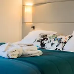 Paris Hotel