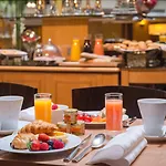 Paris 4*