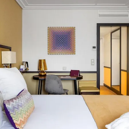Paris 4*