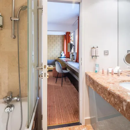 Paris Hotel 4*