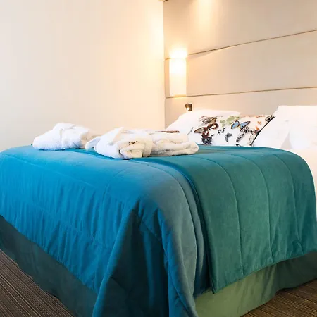 Paris מלון 4*