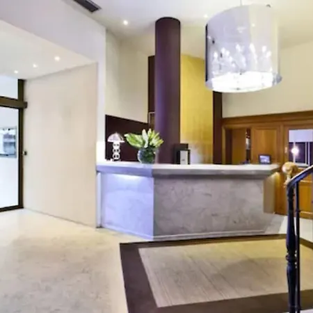 Paris 4*