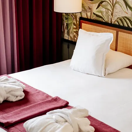 Paris 4*