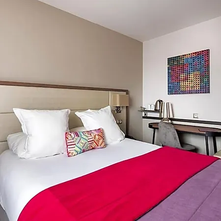 Paris 4*