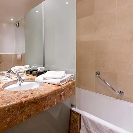 Paris 4*