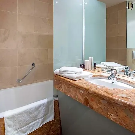 Paris 4*
