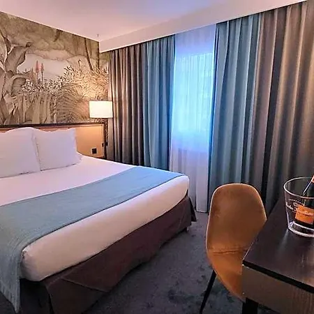 Paris מלון 4*