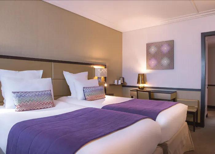 Paris Otel 4*